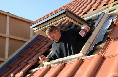 Pose de fenêtres de toit Velux à Sainte-Cécile-du-Cayrou